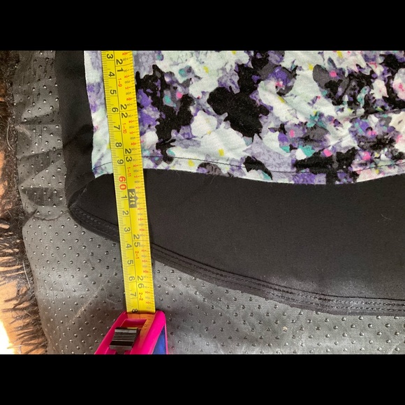 “H&M FLORAL SPLIT BACK “ Short Sleeved Top. - Picture 15 of 15